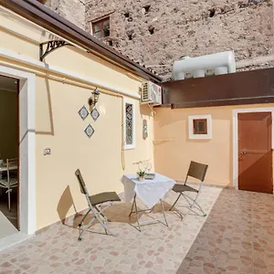 With Terrace- Casa Mariella Apartament